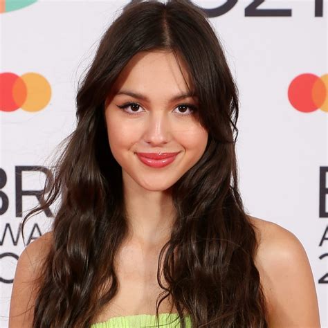 olivia rodrigo brunette hair.